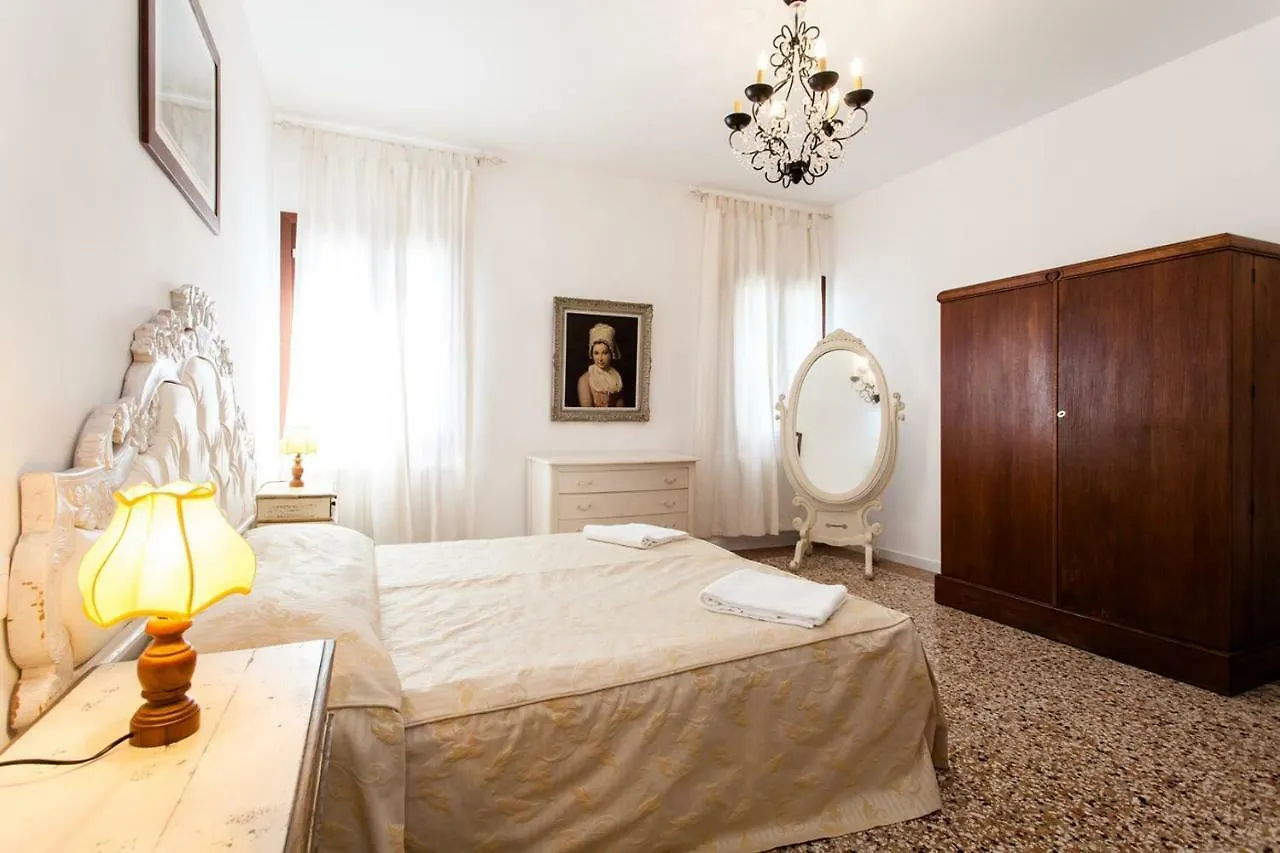 Prince Apartments Venedig 0*,